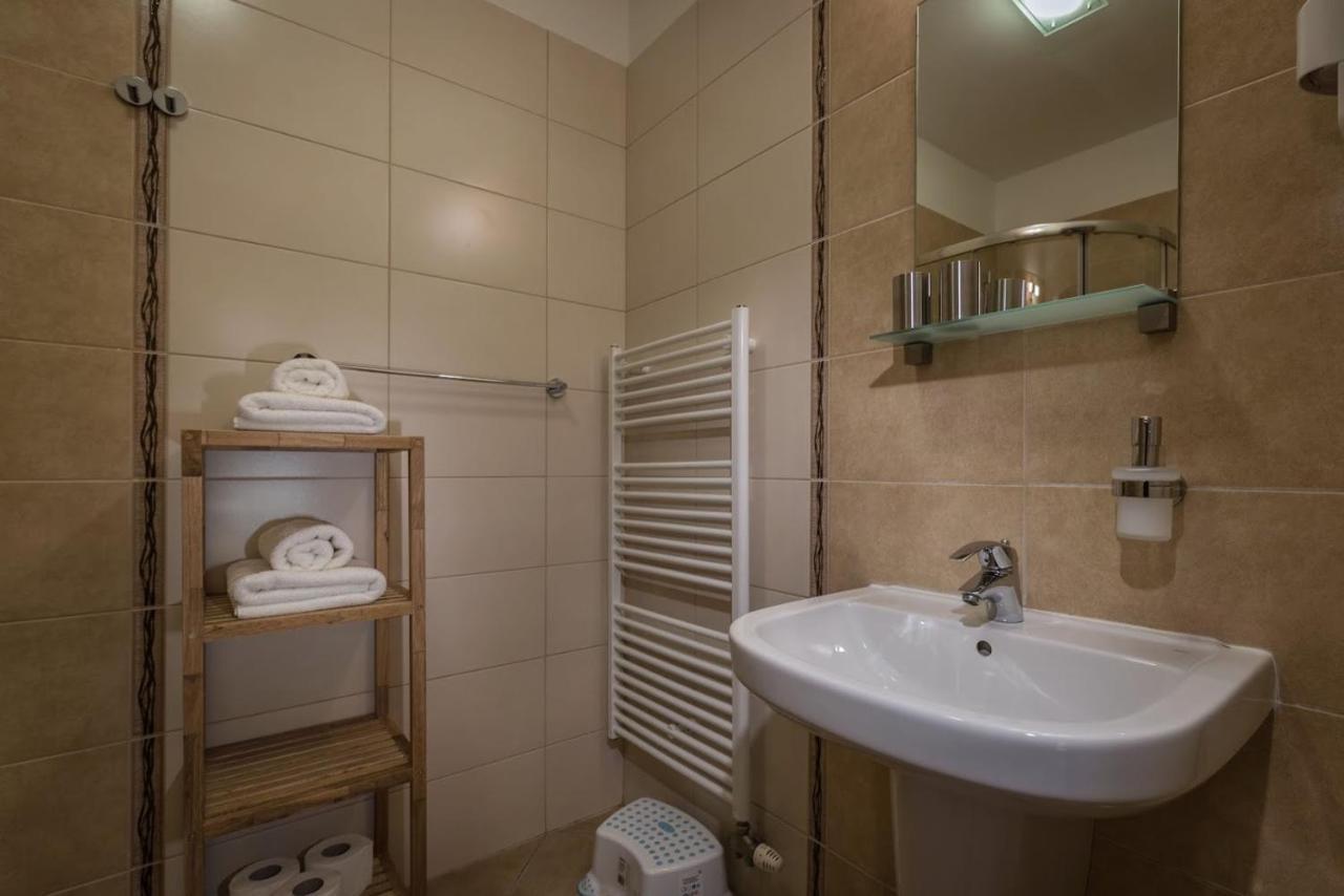 Apartman Bešeňová Exteriör bild